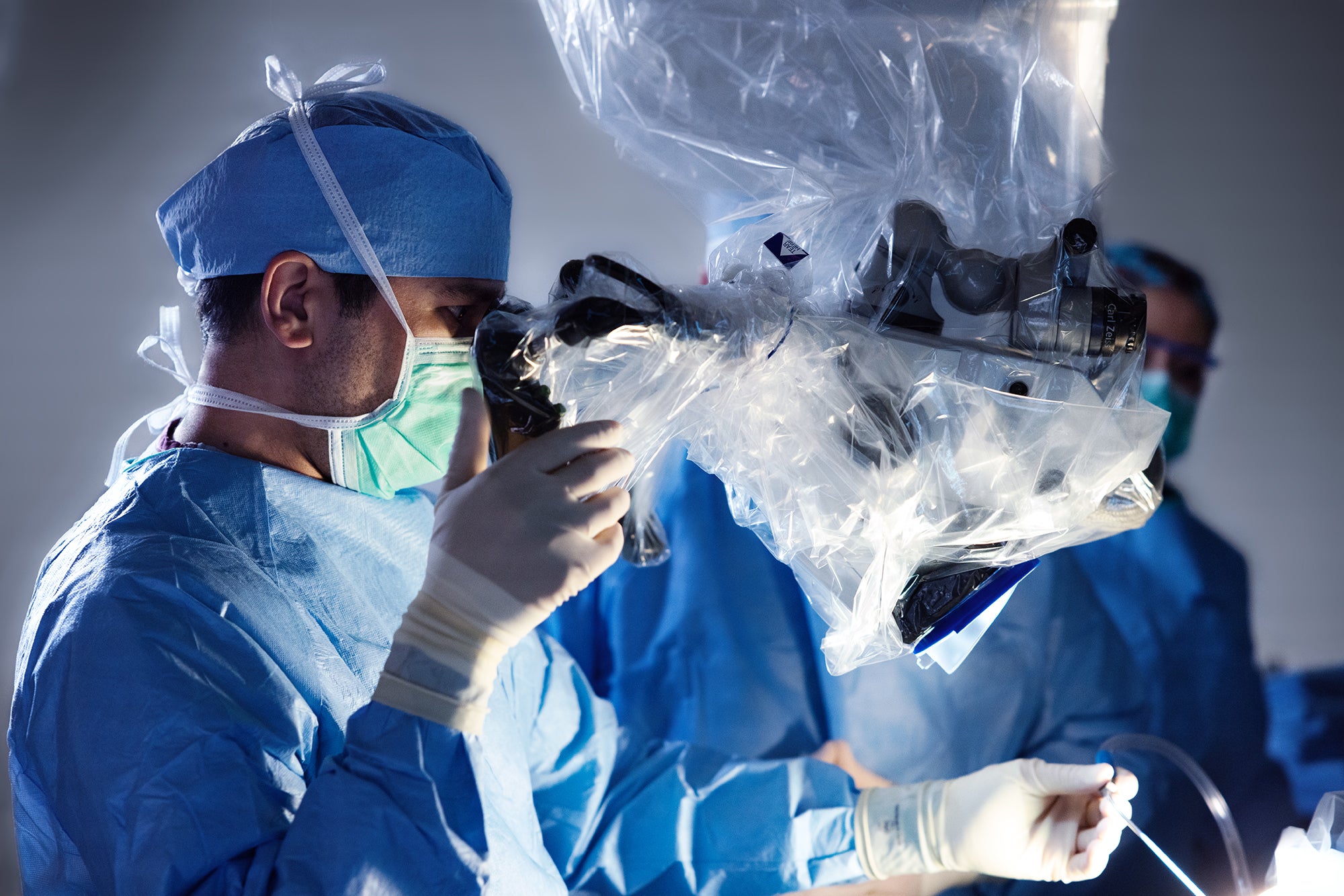Loyola neurosurgeon performing robotic neuro spine procedure