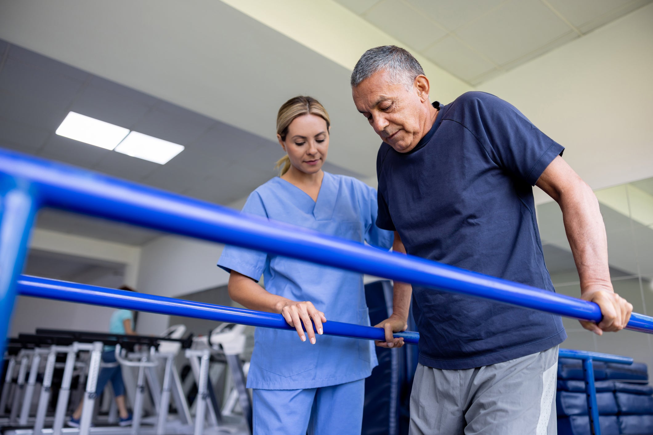 Patient recovering after a lung transplant operation with the assistance of his physician