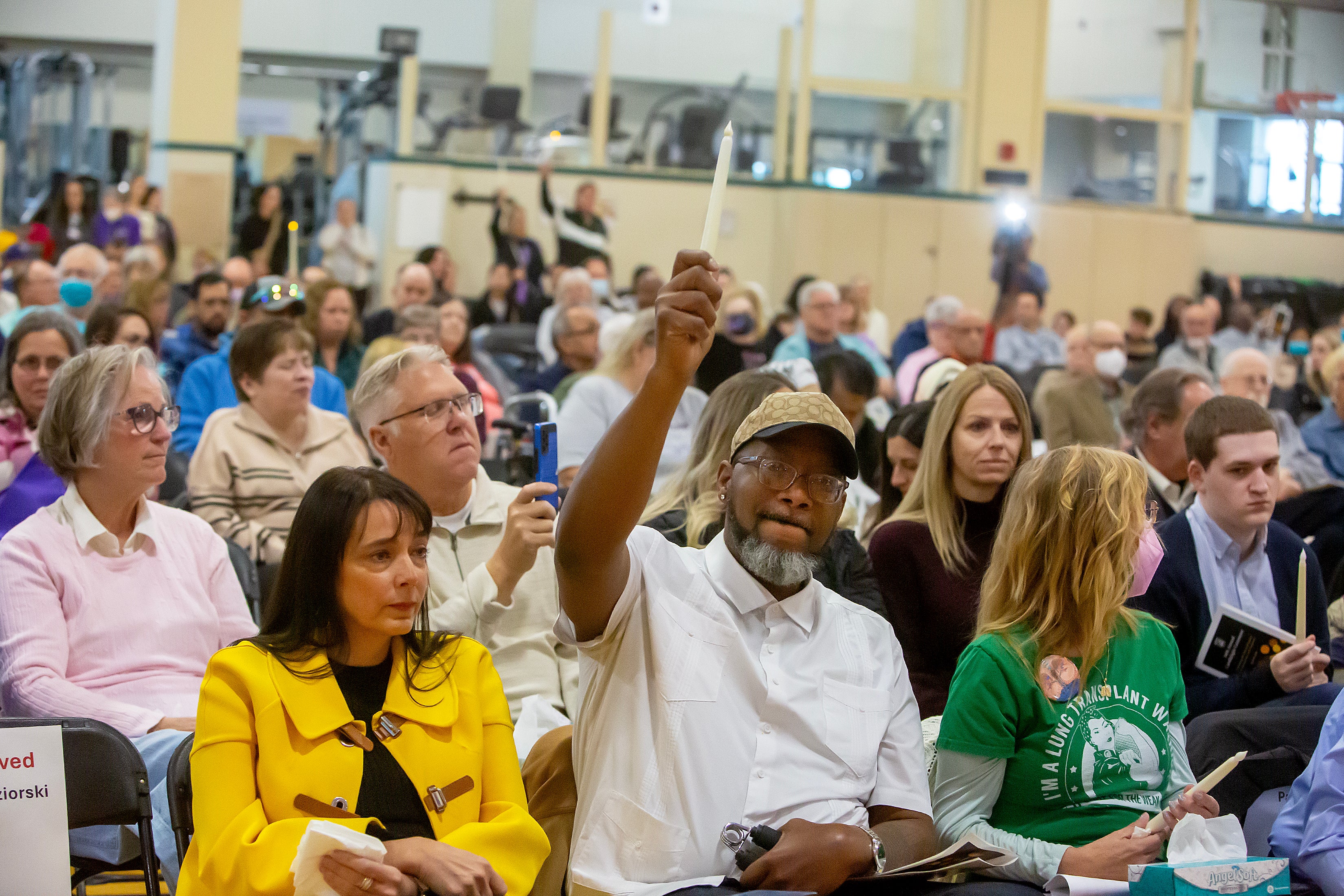 Transplant recipients and supporters gathered to participate in Loyola’s 34th annual candlelight ceremony.  