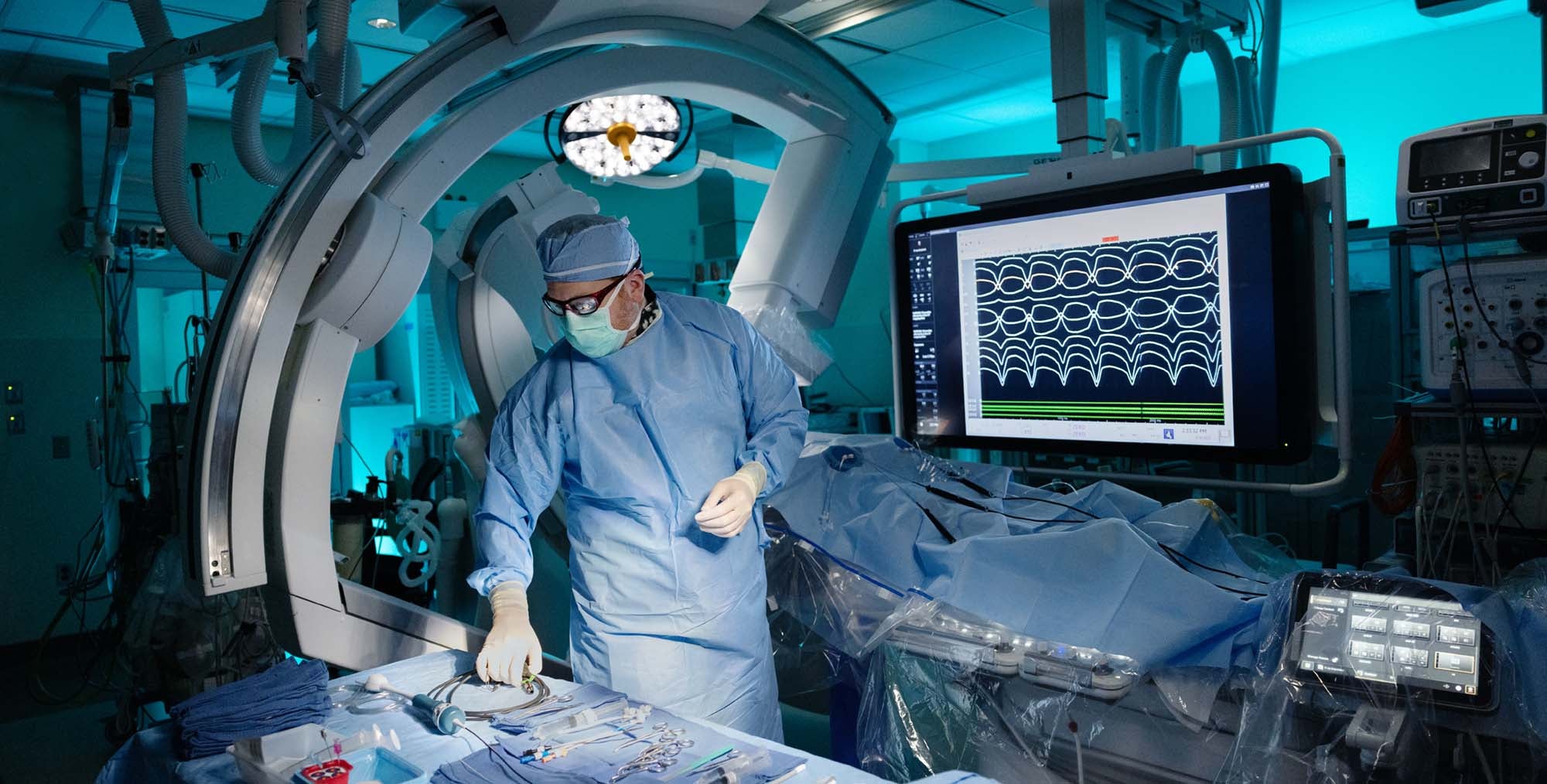 Heart surgeon preparing for surgery